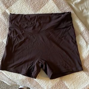 Balance athletica/vitality cloud dark brown biker shorts (shorter length)